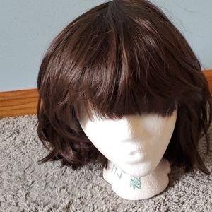 Short brown arda wig